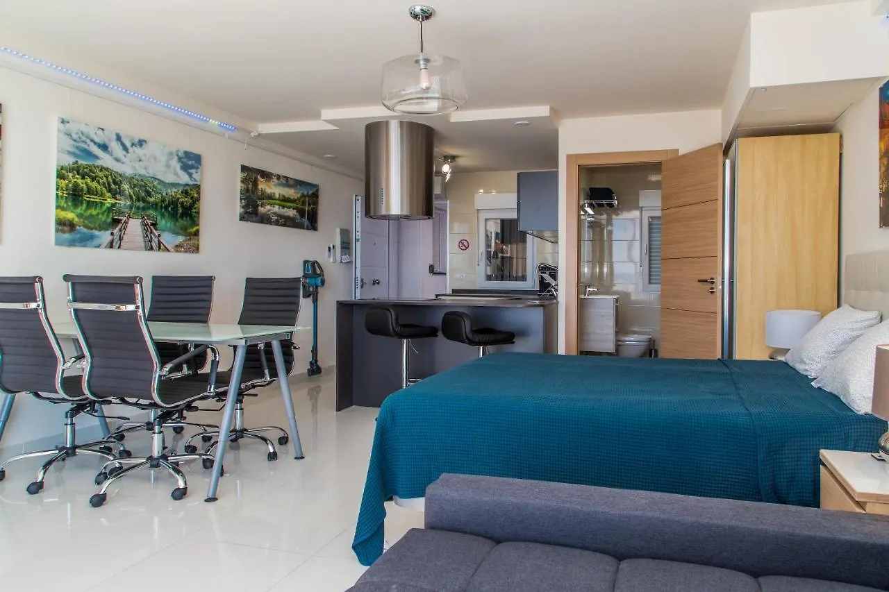 First Line P. Banus Sleeps 4 Apartment Marbella