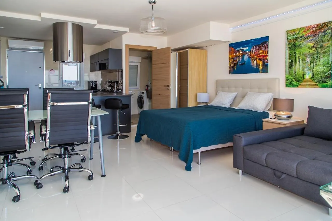 First Line P. Banus Sleeps 4 Apartment Marbella